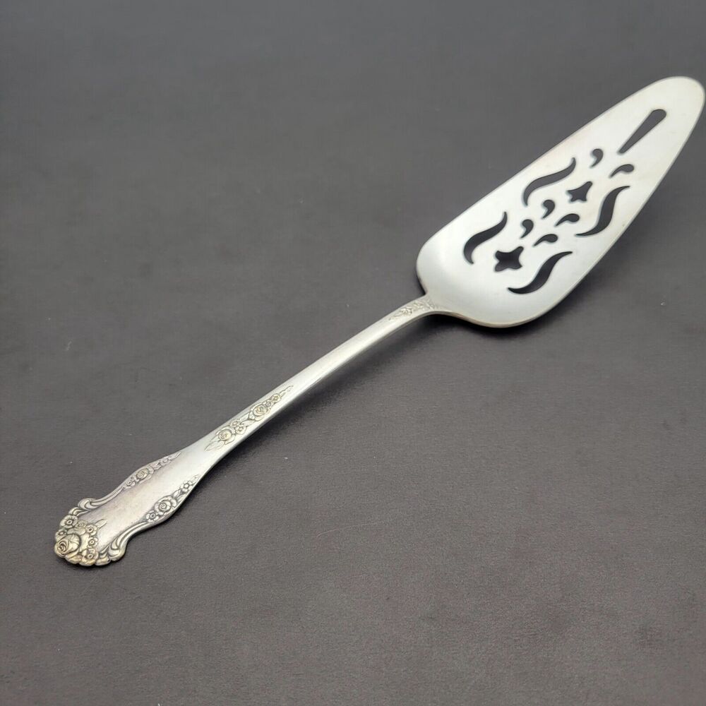 National Silver Holiday Server Cake / Pie 1951 King Edward Rose